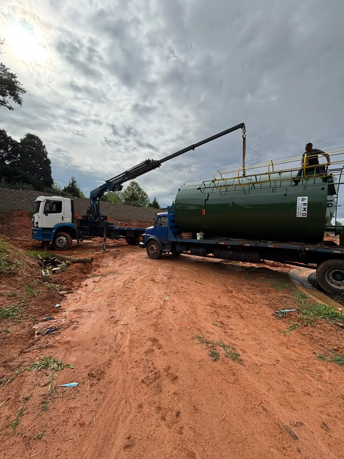 Içamento e movimentação de tanque industrial cilíndrico de grande porte